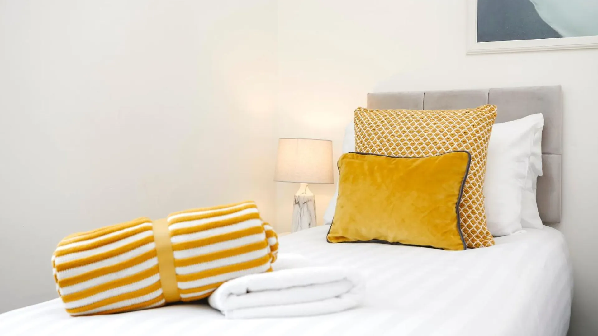 אדינבורו Centrally Located Spacious 2 Bedrooms דירה